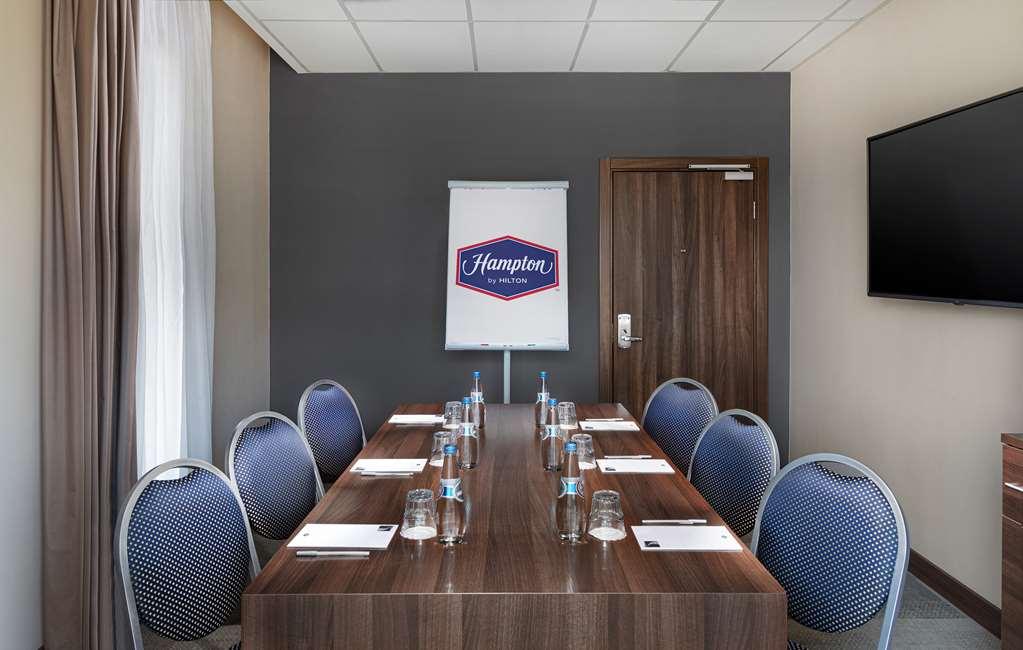 Hampton By Hilton Minsk City Centre Facilități foto