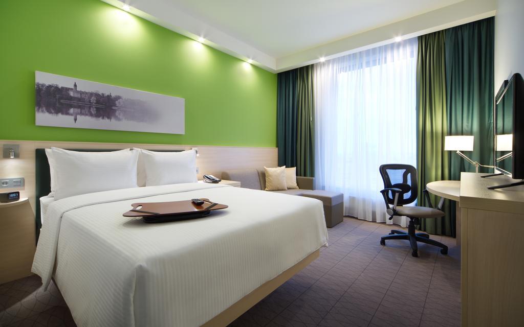 Hampton By Hilton Minsk City Centre Exterior foto