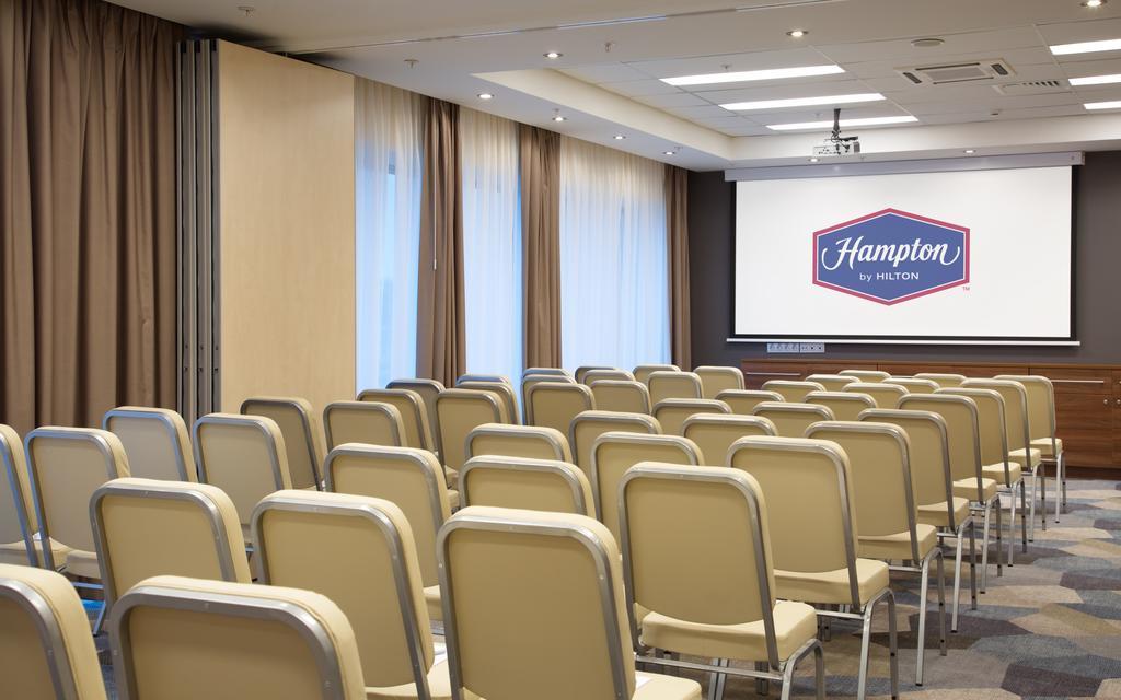 Hampton By Hilton Minsk City Centre Exterior foto