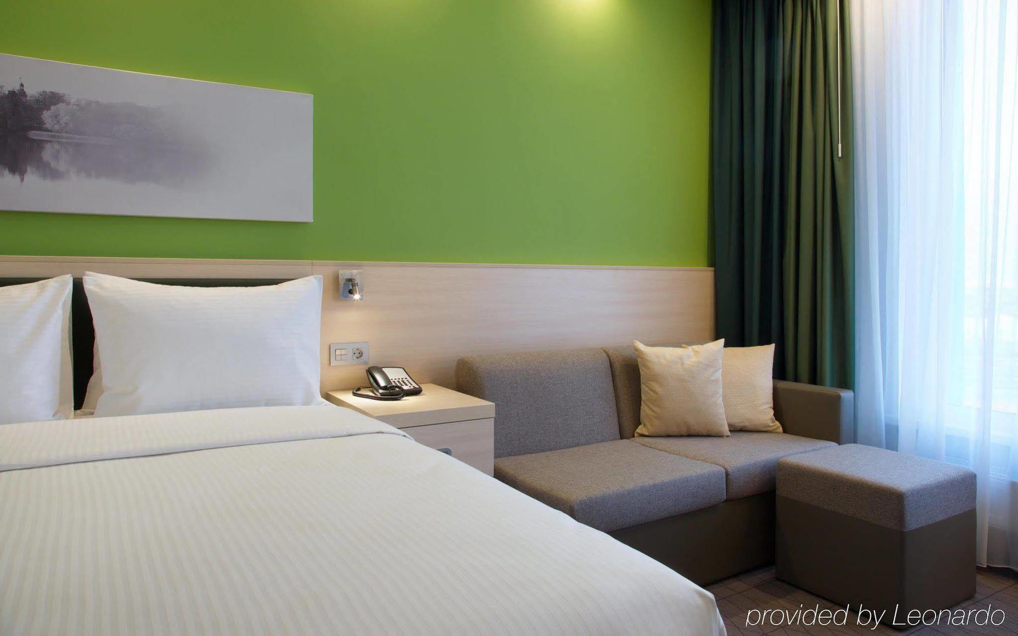 Hampton By Hilton Minsk City Centre Exterior foto