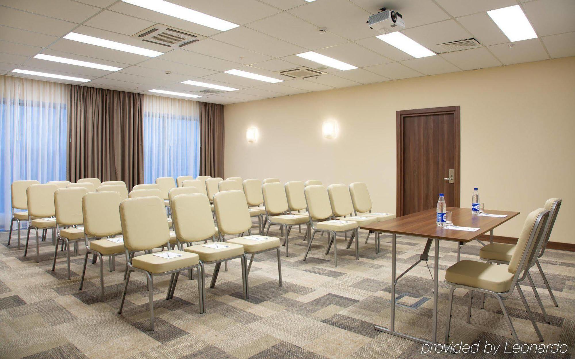 Hampton By Hilton Minsk City Centre Exterior foto