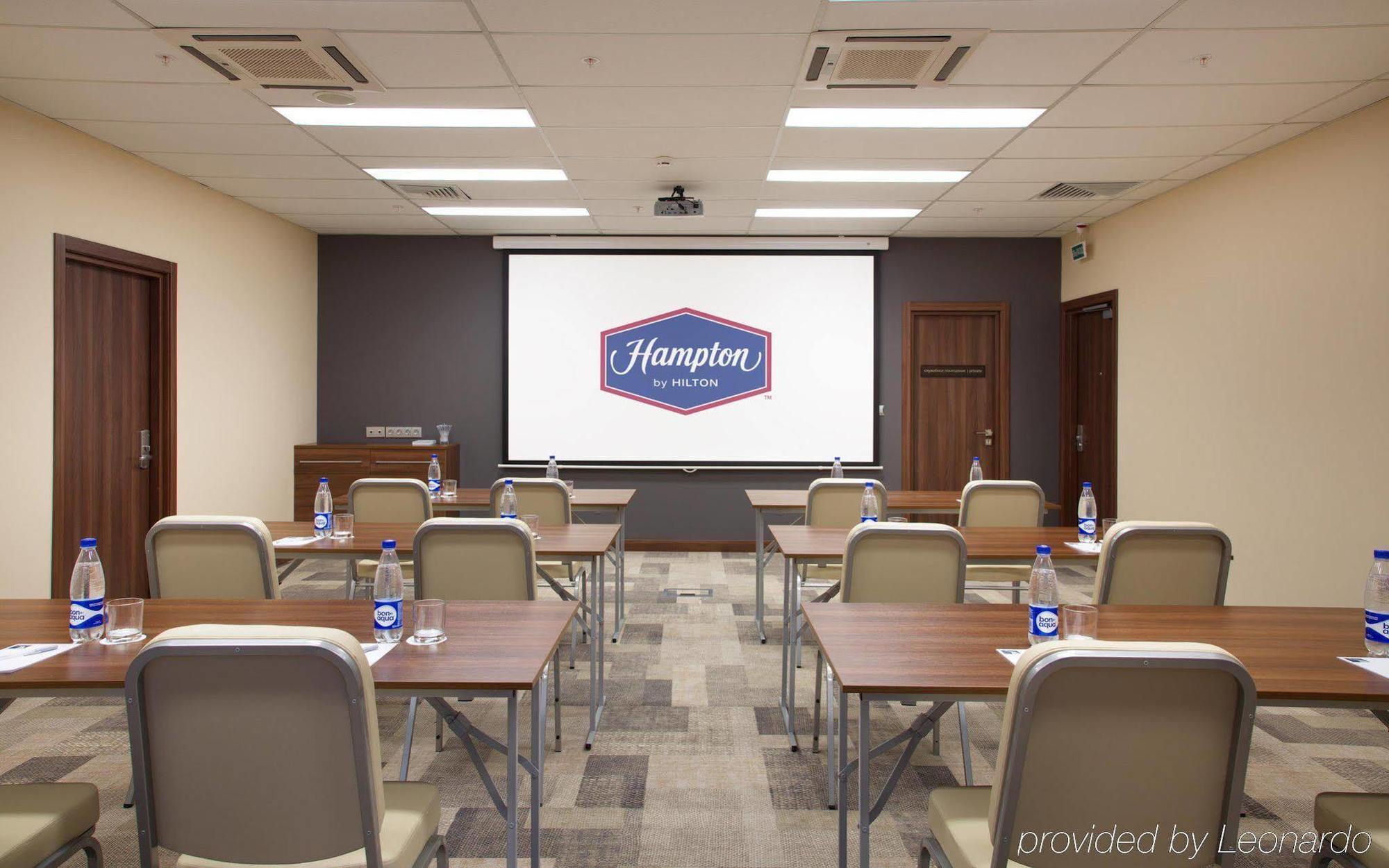 Hampton By Hilton Minsk City Centre Exterior foto