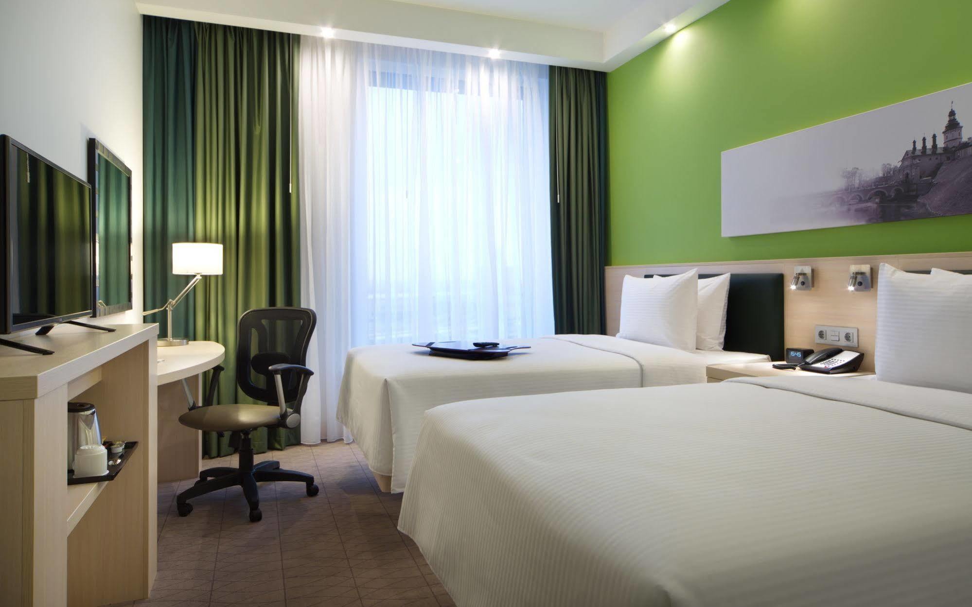 Hampton By Hilton Minsk City Centre Exterior foto